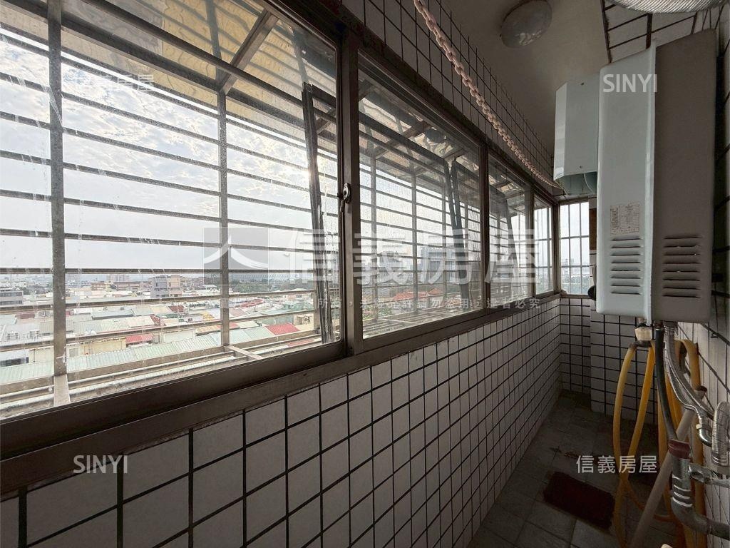 黎明路一段兩房車位房屋室內格局與周邊環境