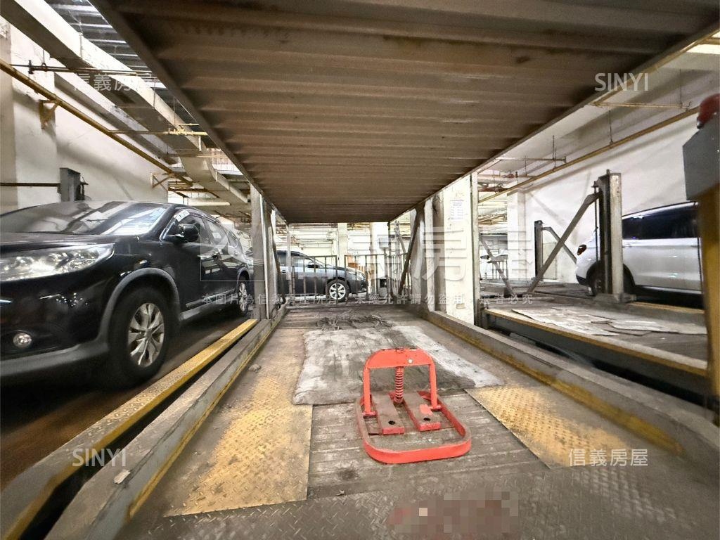 黎明路一段兩房車位房屋室內格局與周邊環境