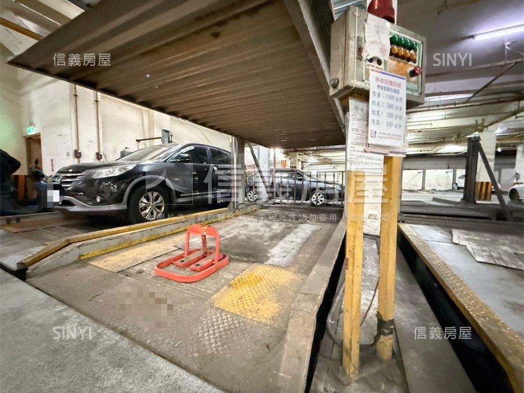 黎明路一段兩房車位房屋室內格局與周邊環境