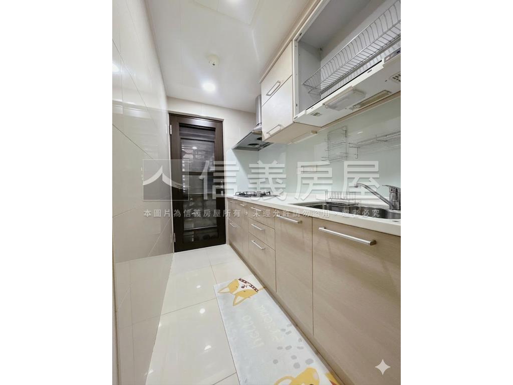 新南港雙站三房大車位房屋室內格局與周邊環境