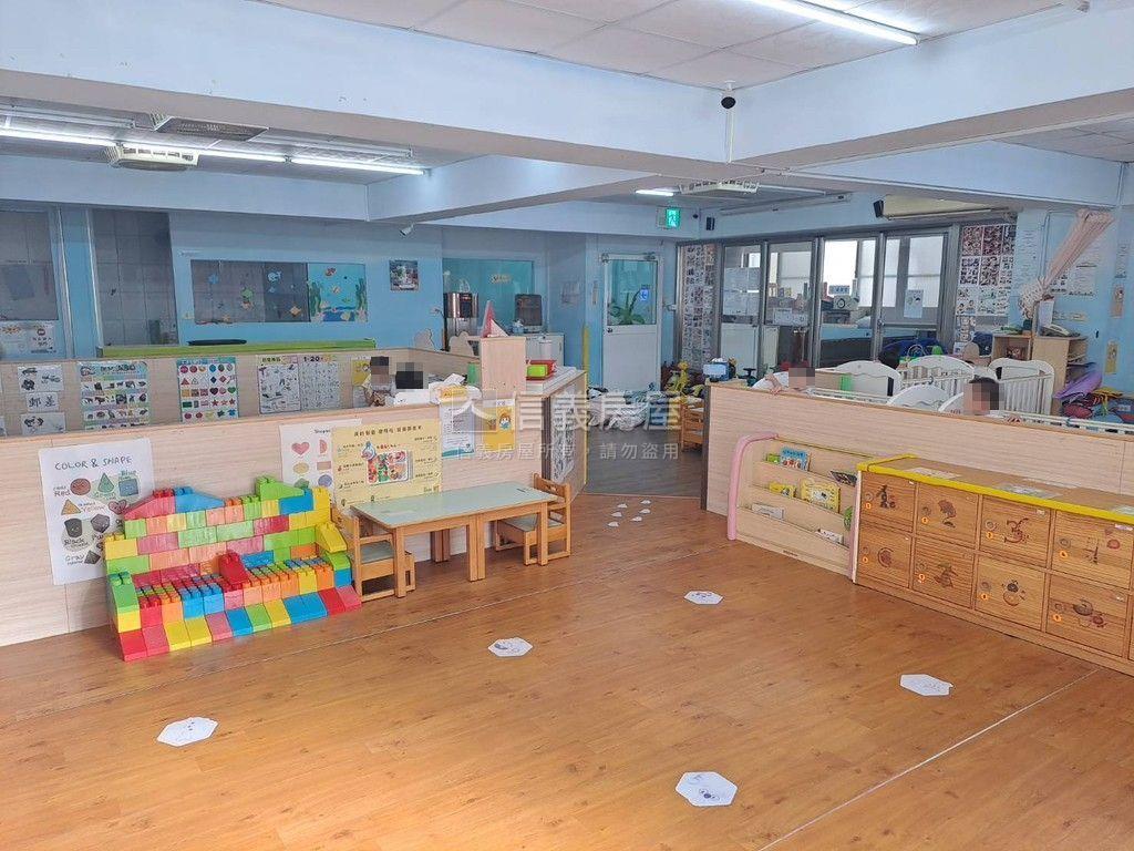 瑞豐巨蛋補習班金店面房屋室內格局與周邊環境