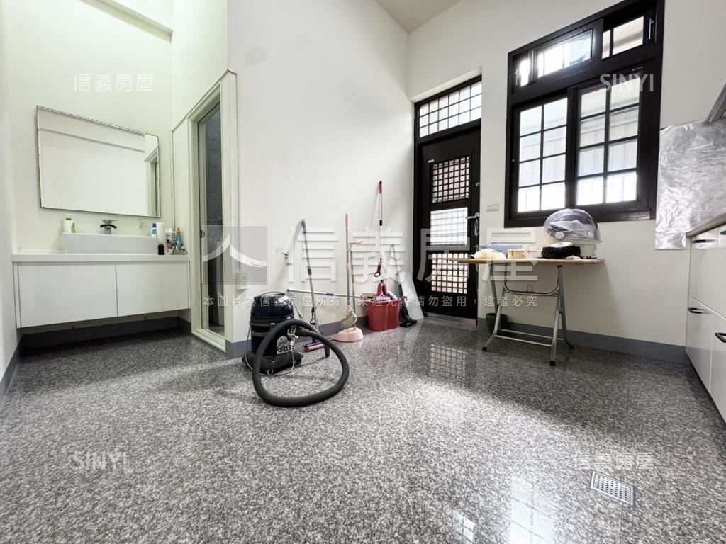 近竹北遠百機能佳臨路店面房屋室內格局與周邊環境