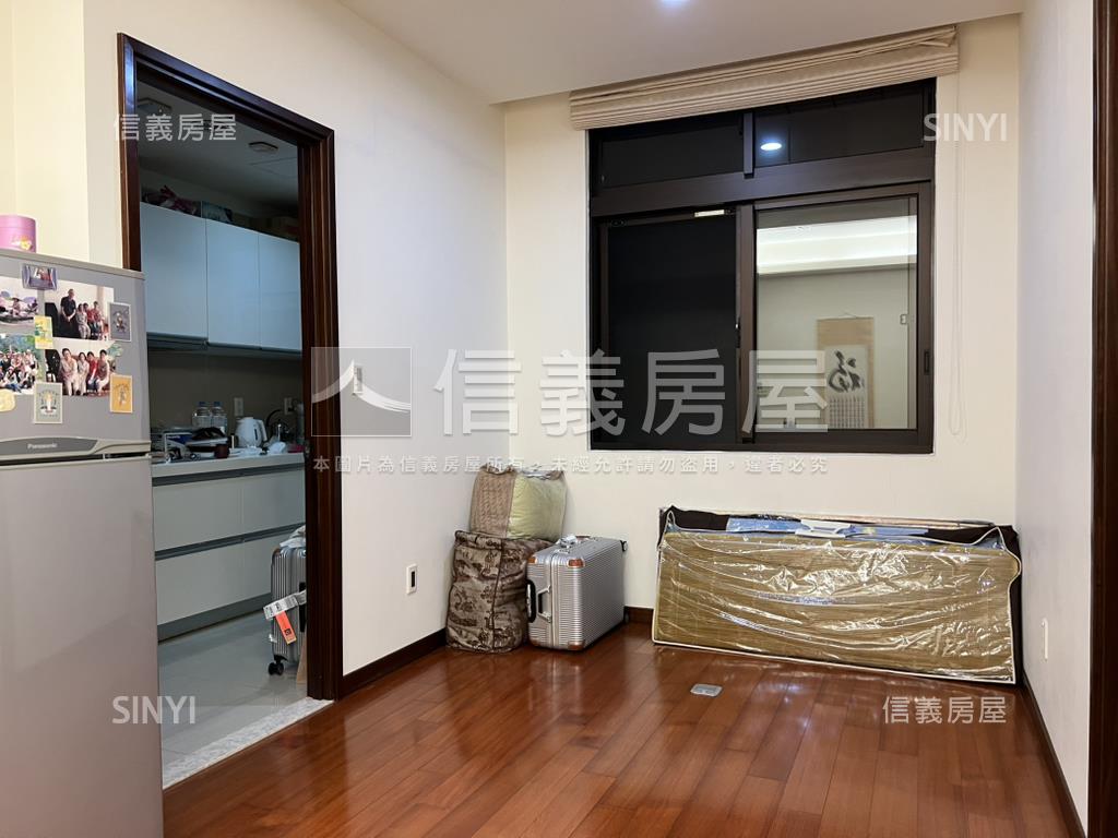 大直捷運管理美屋附車位房屋室內格局與周邊環境