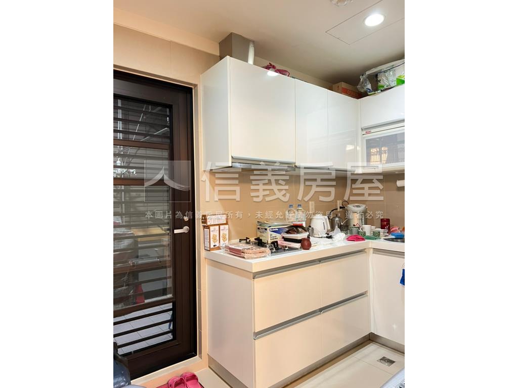 大直捷運管理美屋附車位房屋室內格局與周邊環境