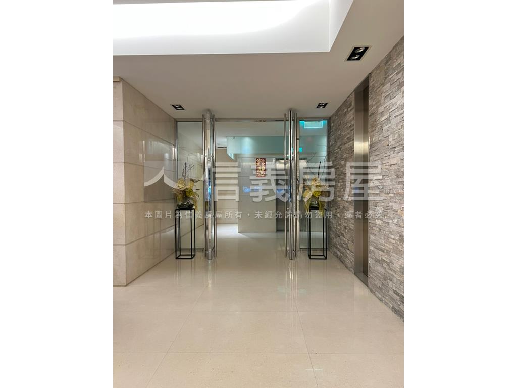 大直捷運管理美屋附車位房屋室內格局與周邊環境