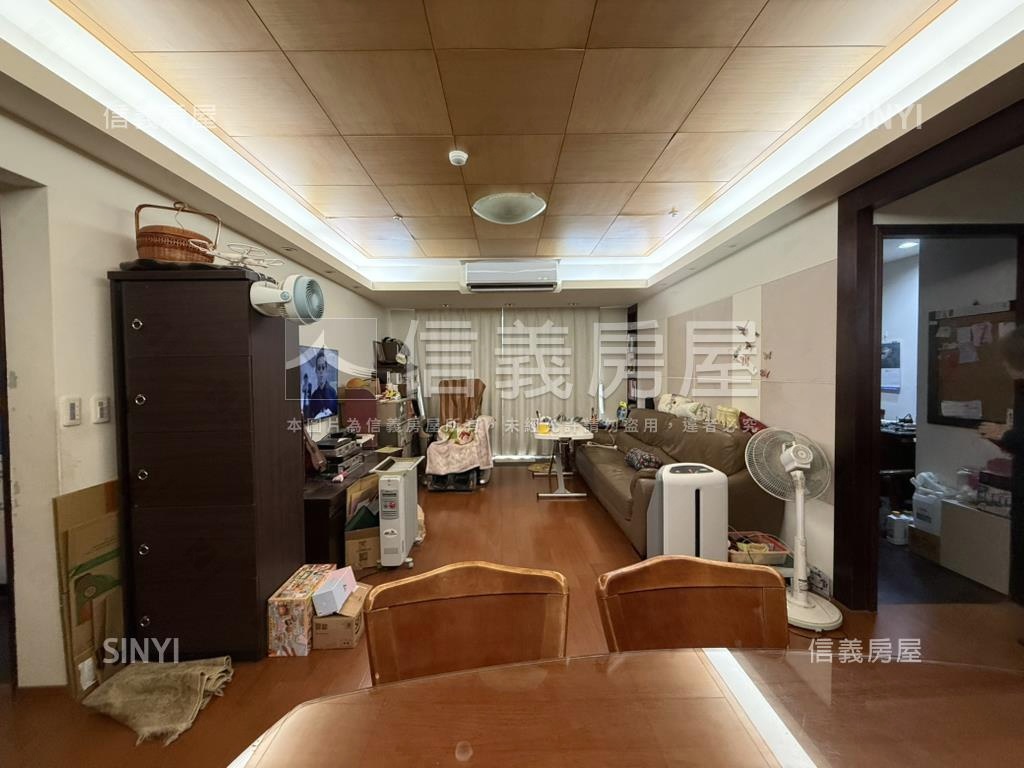 安樂區方正有露臺四房房屋室內格局與周邊環境