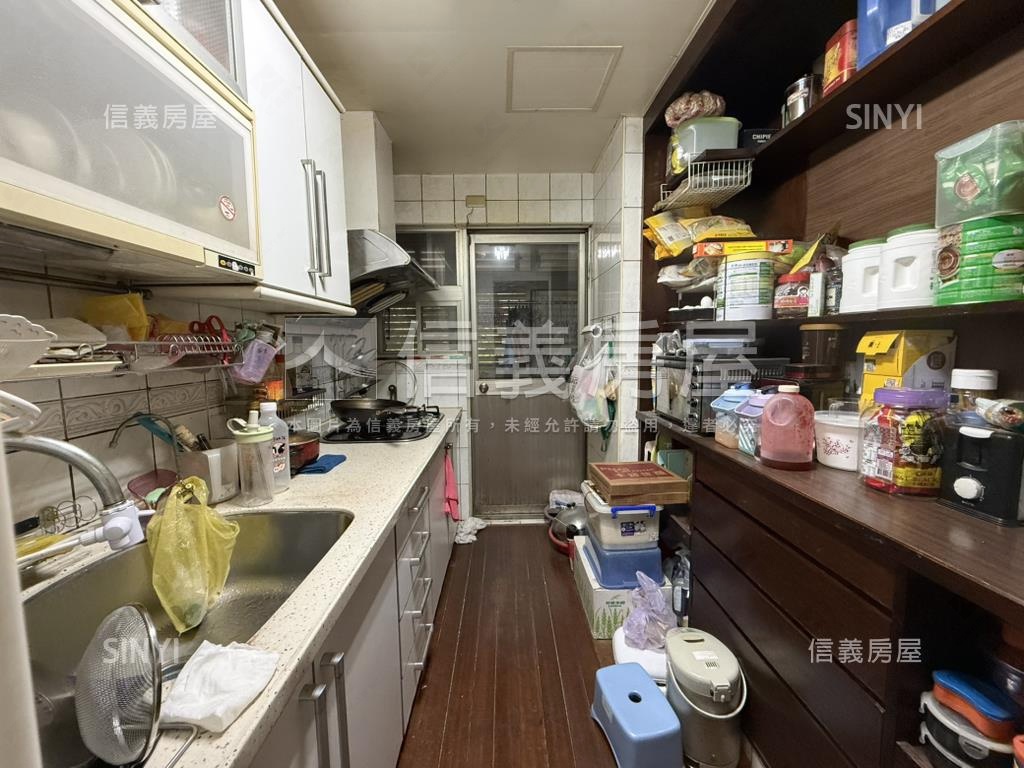 安樂區方正有露臺四房房屋室內格局與周邊環境