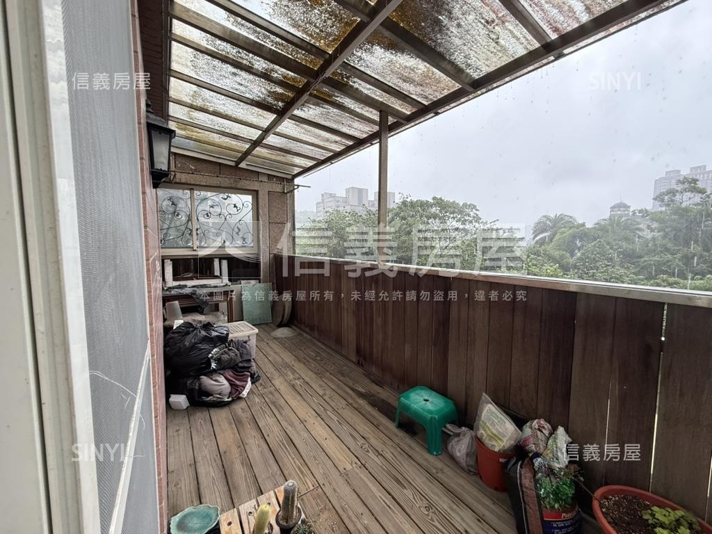 安樂區方正有露臺四房房屋室內格局與周邊環境