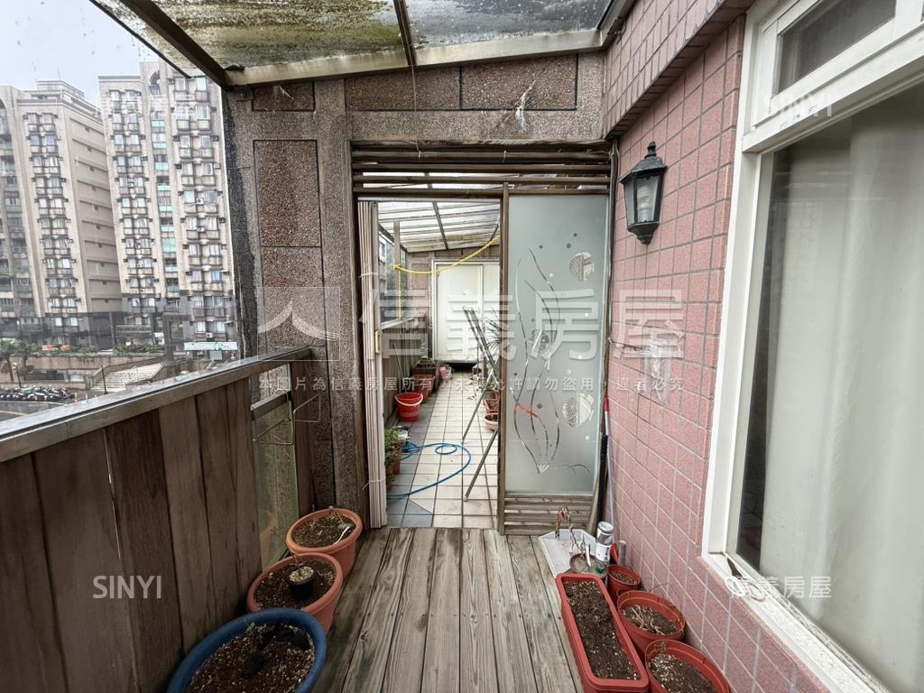 安樂區方正有露臺四房房屋室內格局與周邊環境