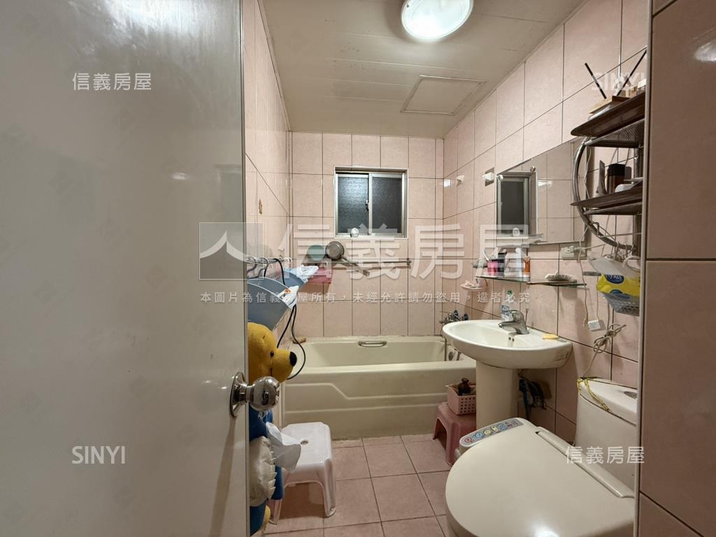 安樂區方正有露臺四房房屋室內格局與周邊環境