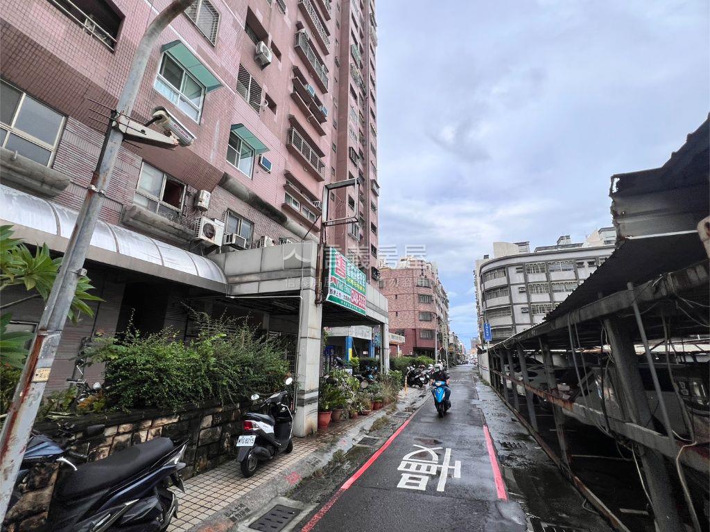左營高鐵燙金店面房屋室內格局與周邊環境