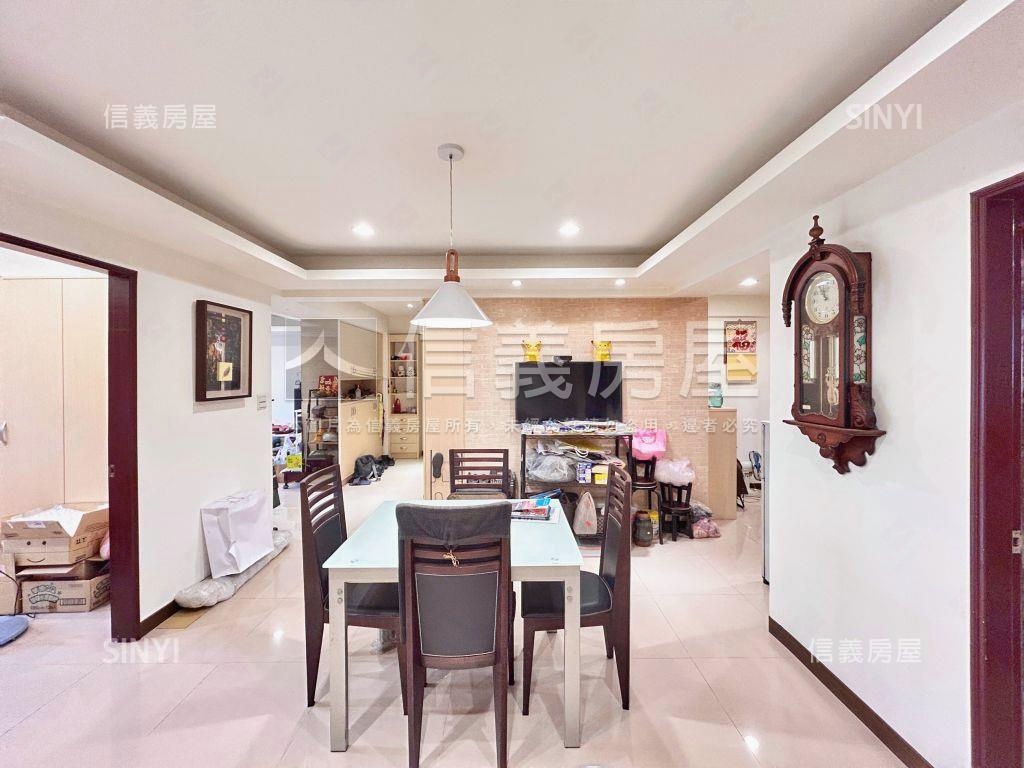 台北帝王精美四房房屋室內格局與周邊環境