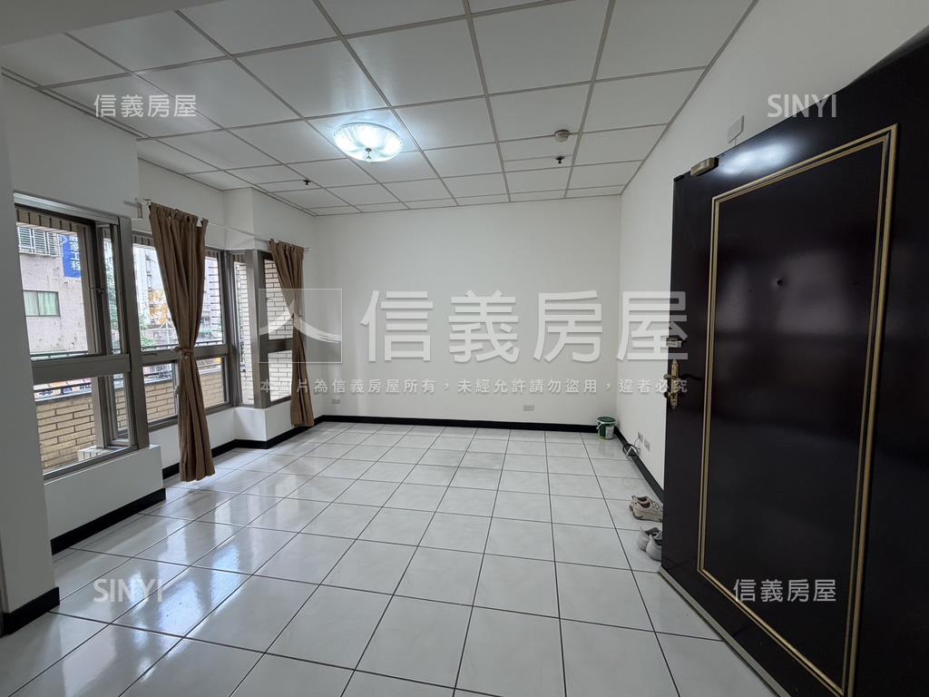 巴黎廣場大面採光稀有兩房房屋室內格局與周邊環境