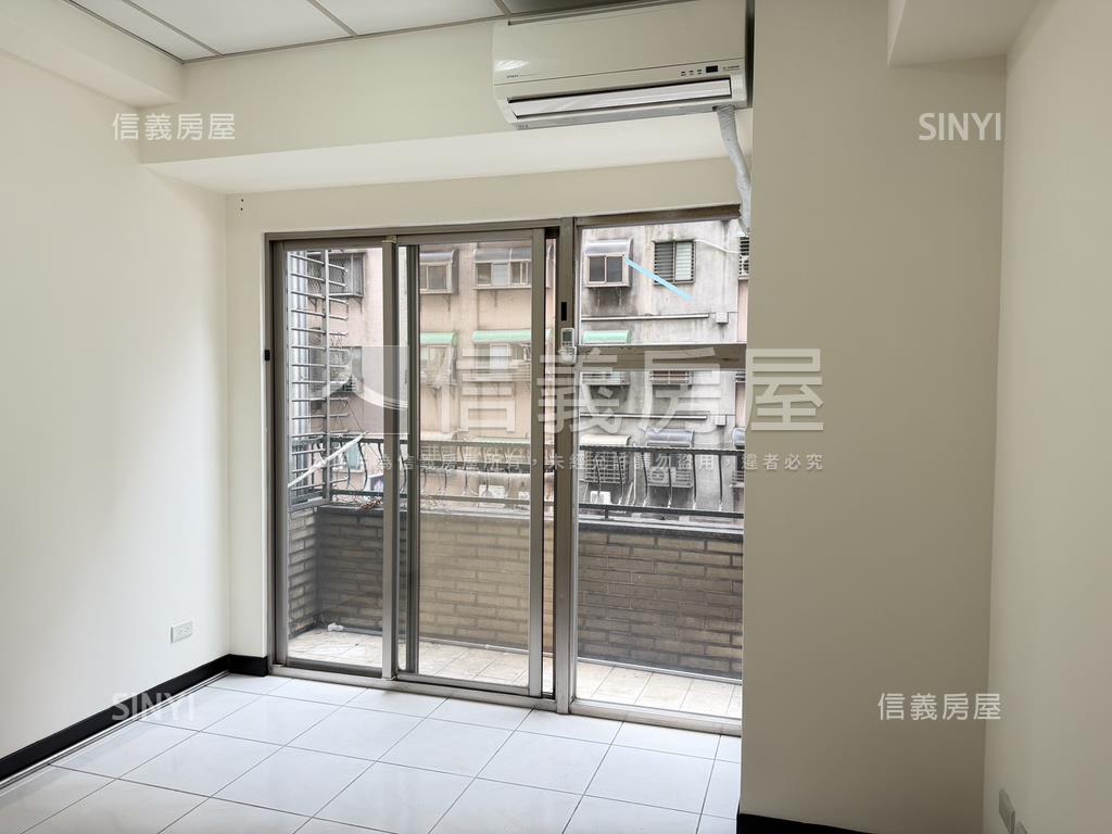 巴黎廣場大面採光稀有兩房房屋室內格局與周邊環境