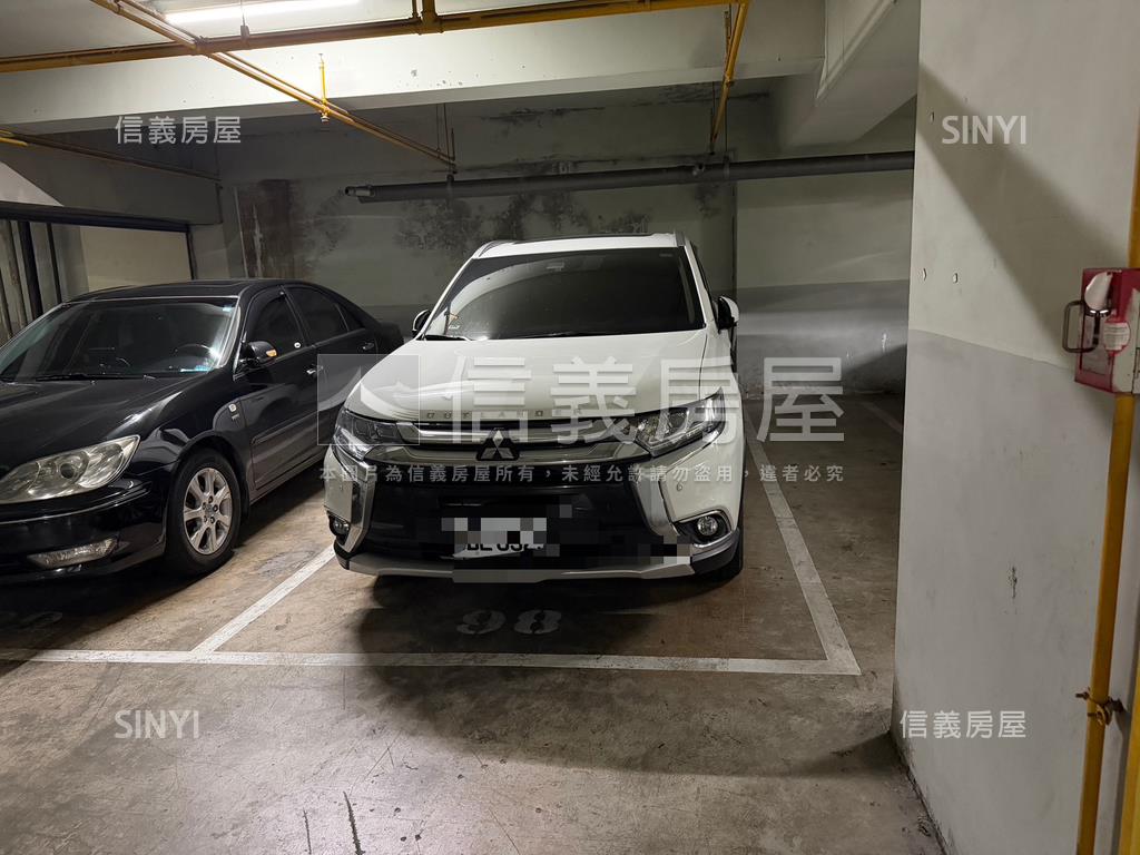 巴黎廣場大面採光稀有兩房房屋室內格局與周邊環境