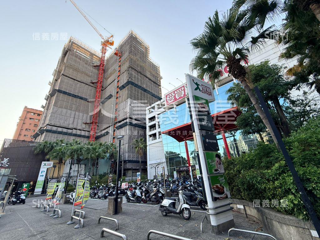 元城上萃Ｂ棟８Ｆ三房平車房屋室內格局與周邊環境