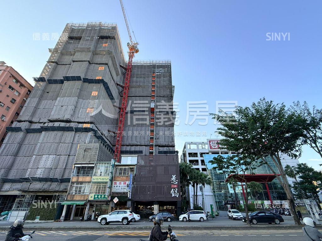 元城上萃Ｂ棟８Ｆ三房平車房屋室內格局與周邊環境