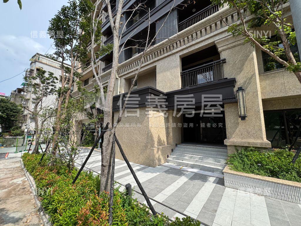 稀有兩房車頂樓露台戶房屋室內格局與周邊環境