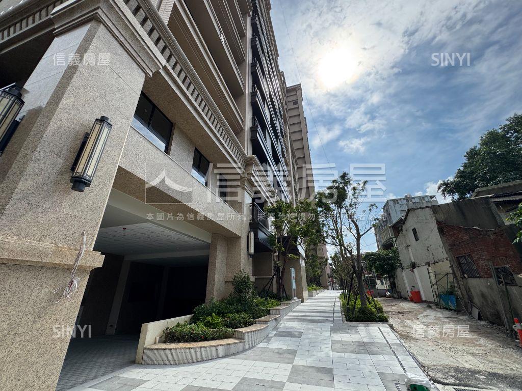 稀有兩房車頂樓露台戶房屋室內格局與周邊環境