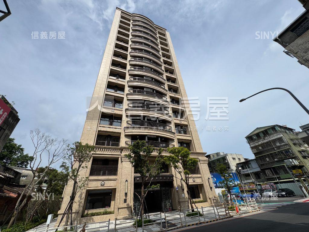 稀有兩房車頂樓露台戶房屋室內格局與周邊環境
