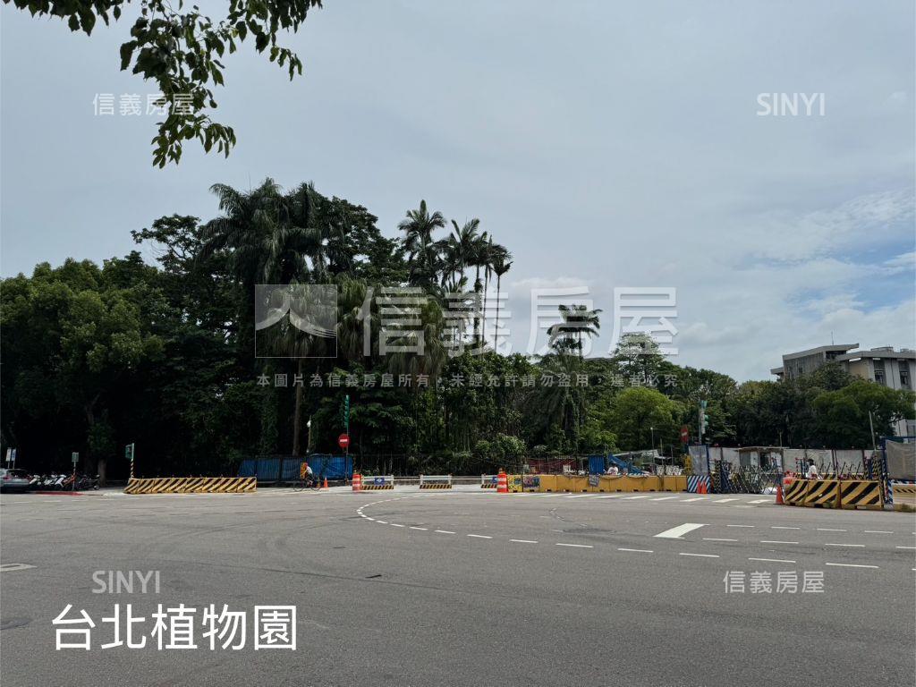 稀有兩房車頂樓露台戶房屋室內格局與周邊環境