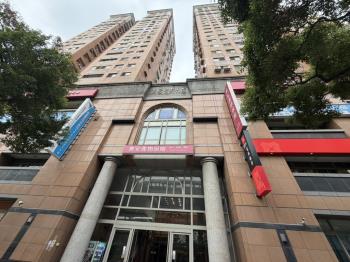 捷運四維國小站旁採光美屋