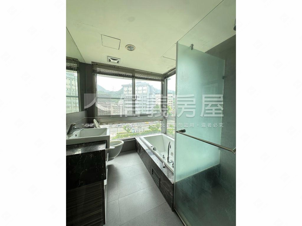 台北信義香榭美居小豪邸房屋室內格局與周邊環境