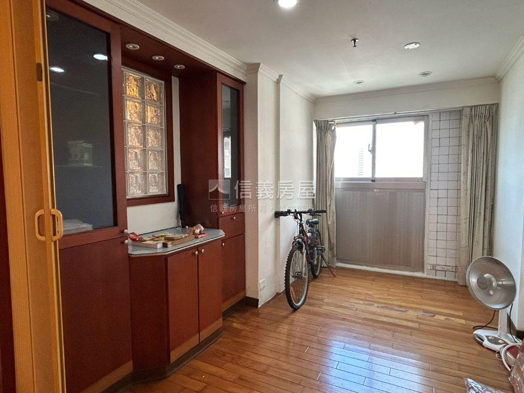 皇家之戀高樓層山河景觀宅房屋室內格局與周邊環境
