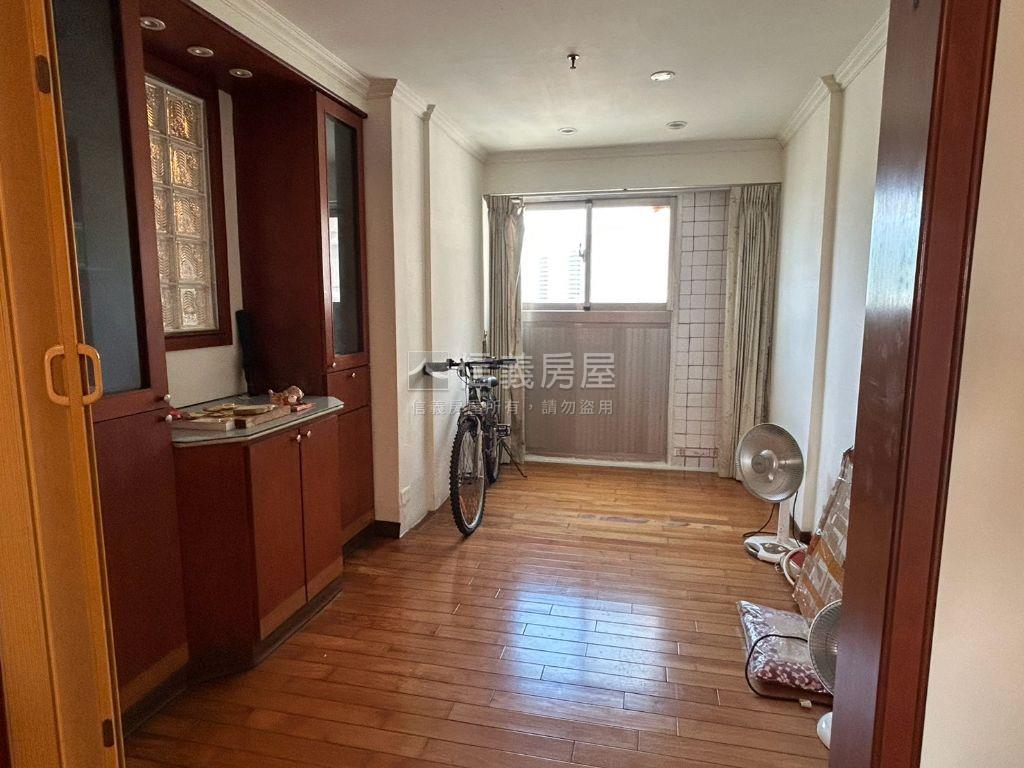 皇家之戀高樓層山河景觀宅房屋室內格局與周邊環境
