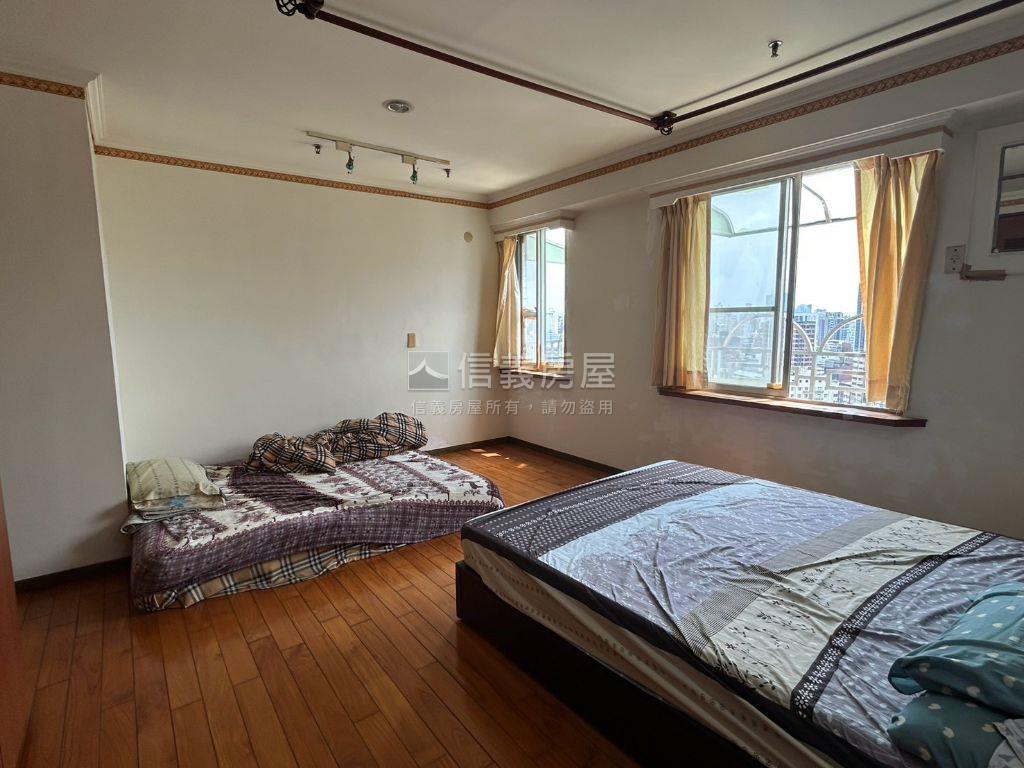 皇家之戀高樓層山河景觀宅房屋室內格局與周邊環境