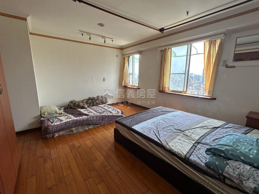 皇家之戀高樓層山河景觀宅房屋室內格局與周邊環境