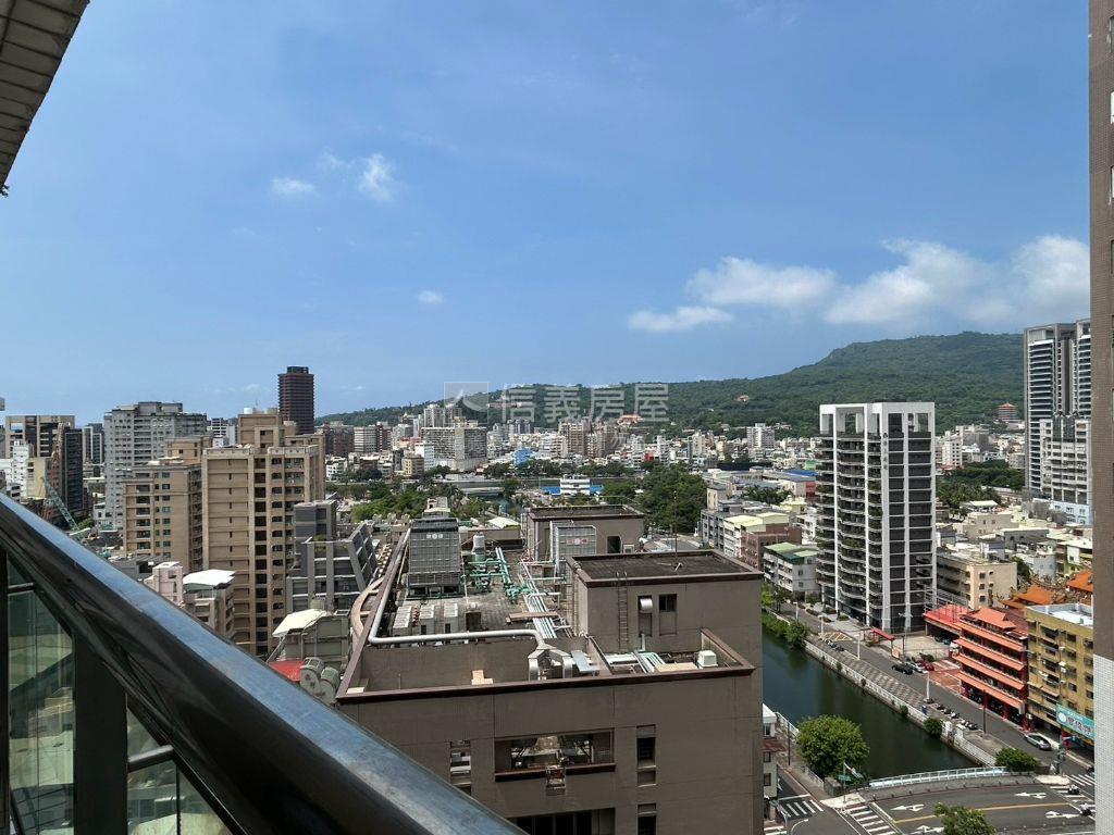 皇家之戀高樓層山河景觀宅房屋室內格局與周邊環境