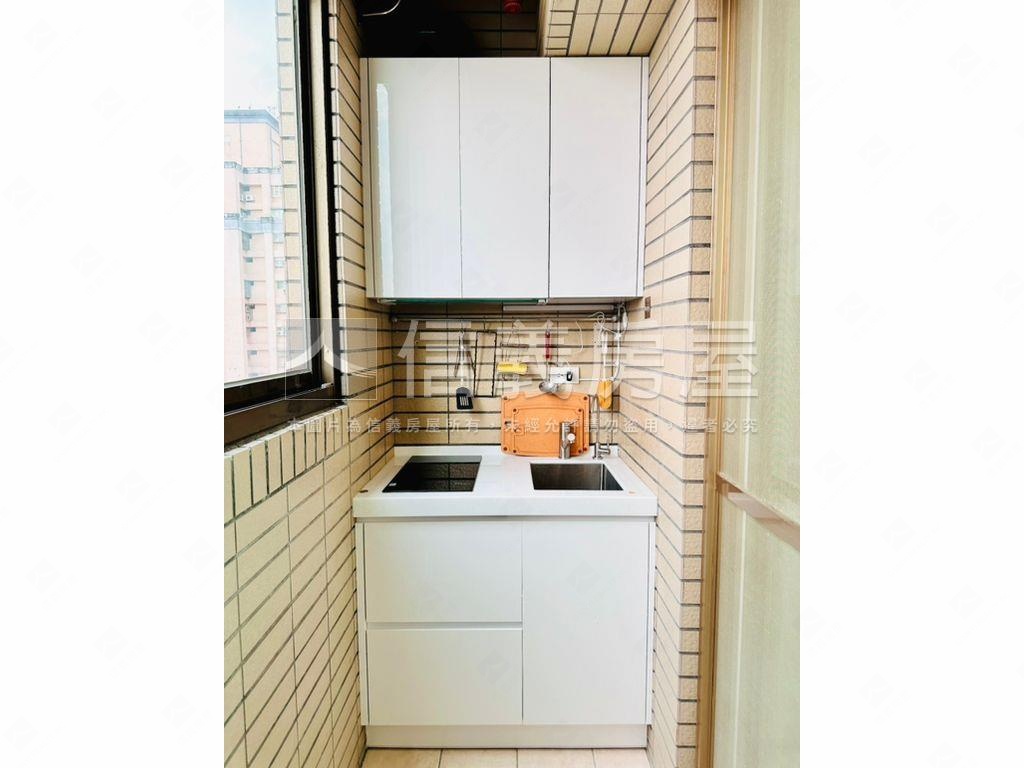 遠眺１０１景觀邊間雙採光房屋室內格局與周邊環境