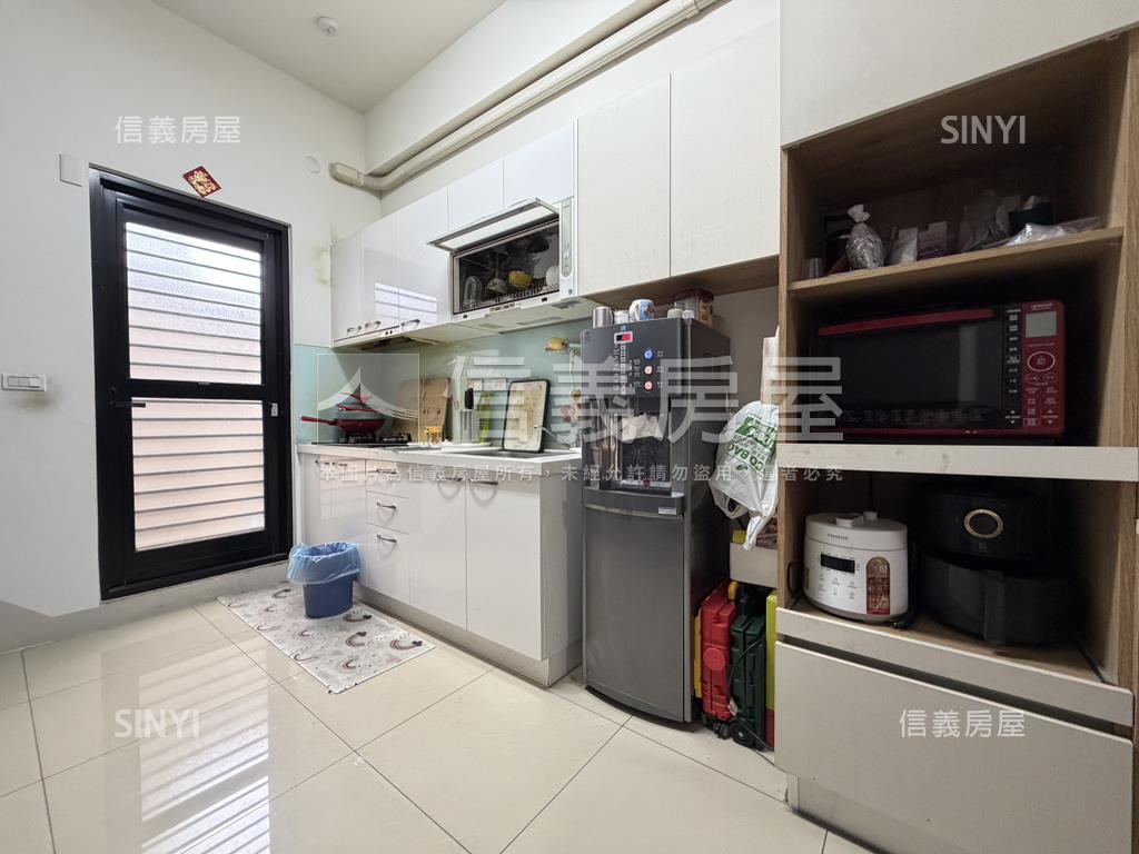 大社輕屋齡雙車位透天房屋室內格局與周邊環境