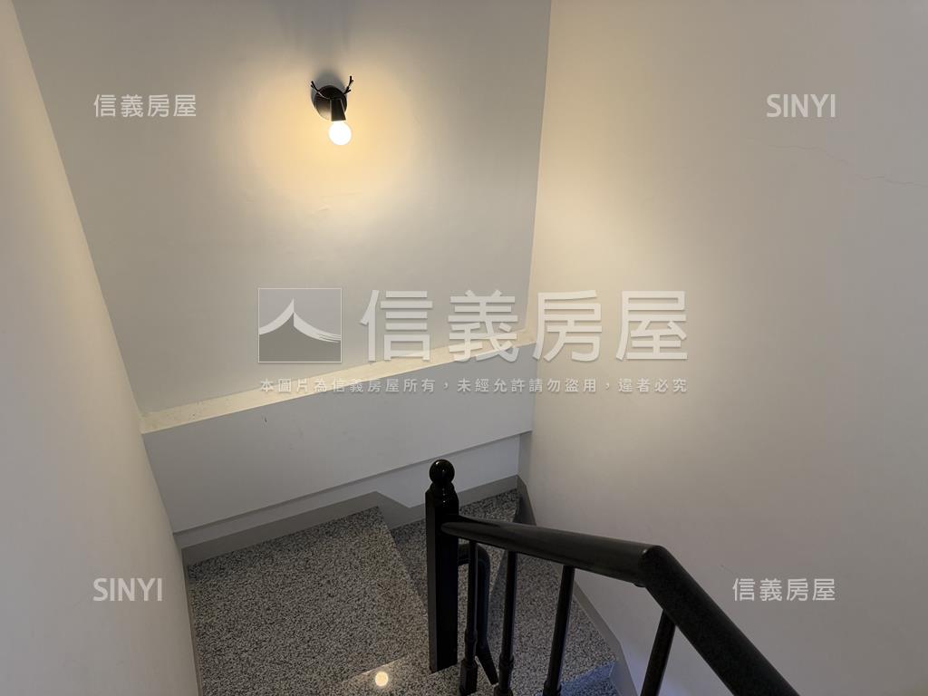 大社輕屋齡雙車位透天房屋室內格局與周邊環境