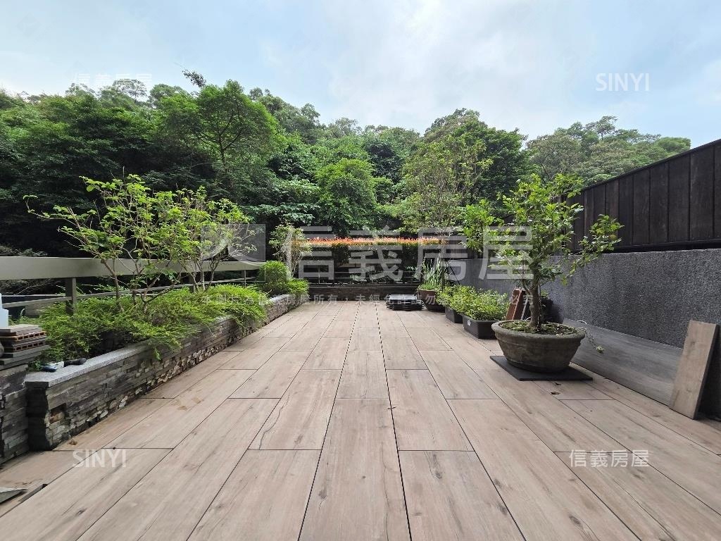 泳池綠景大露台稀有釋出房屋室內格局與周邊環境