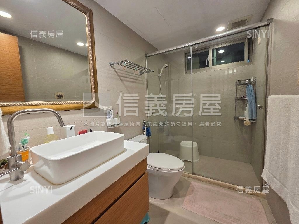 泳池綠景大露台稀有釋出房屋室內格局與周邊環境