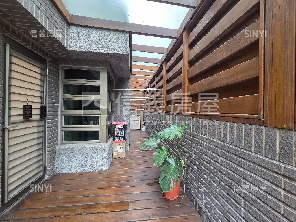 泳池綠景大露台稀有釋出房屋室內格局與周邊環境
