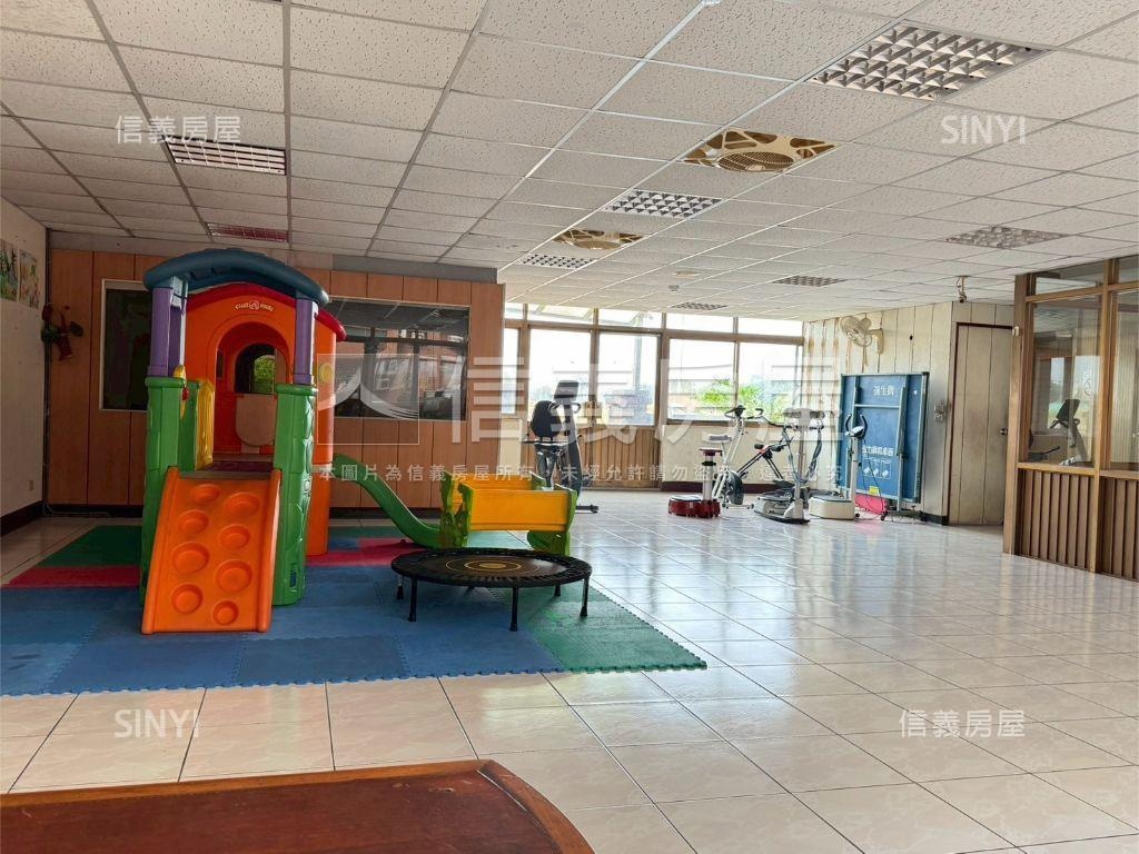 專任龍山文化大鎮三房車位房屋室內格局與周邊環境