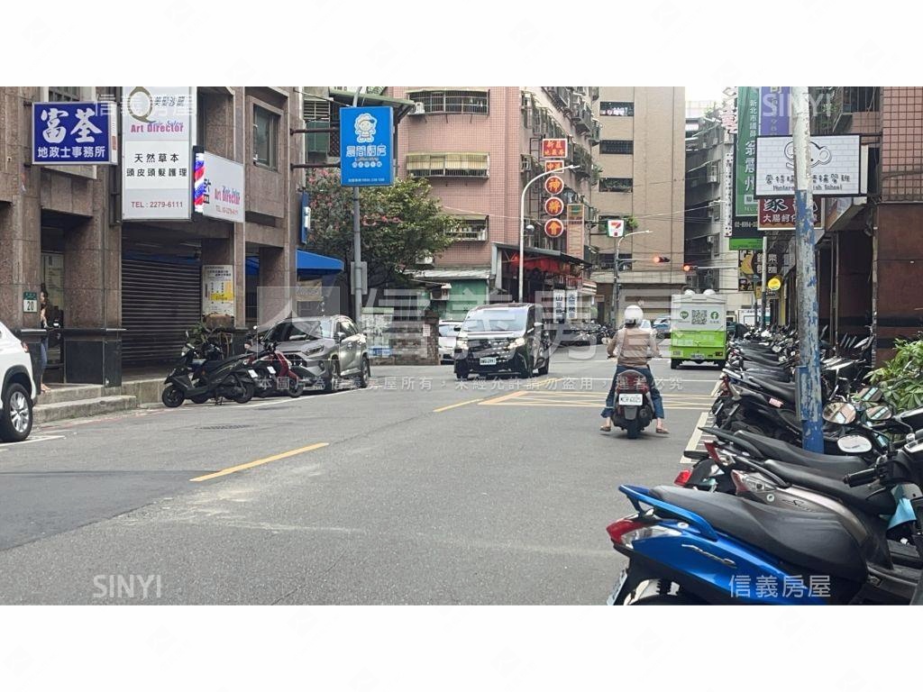 中榮街金店面房屋室內格局與周邊環境