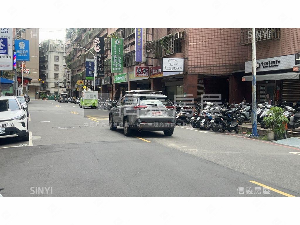 中榮街金店面房屋室內格局與周邊環境
