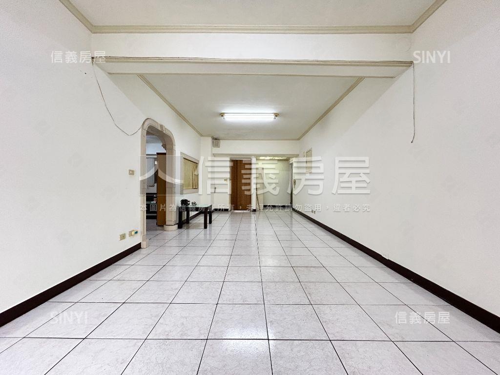 三重擎天豪景二樓房屋室內格局與周邊環境
