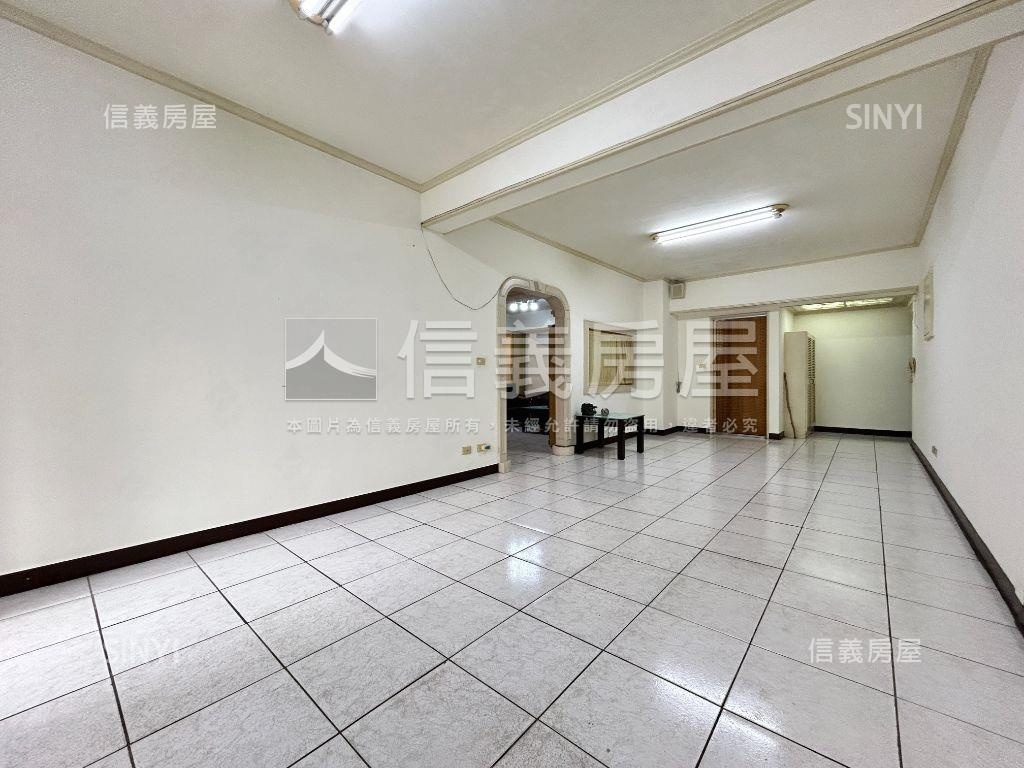 三重擎天豪景二樓房屋室內格局與周邊環境