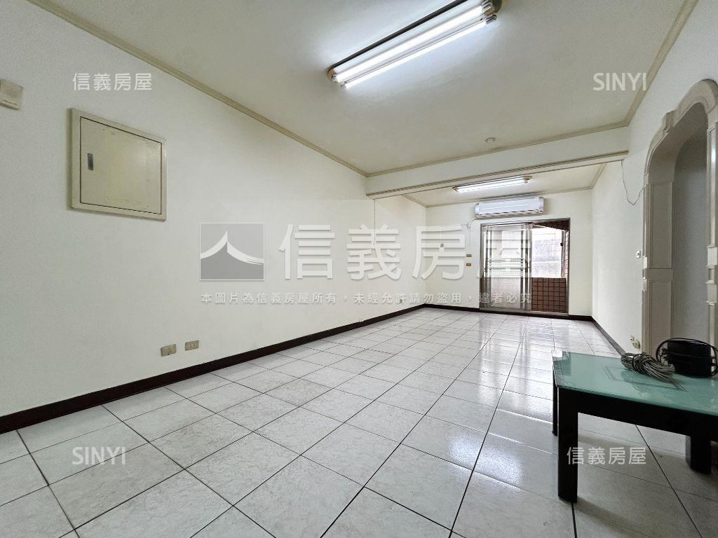 三重擎天豪景二樓房屋室內格局與周邊環境