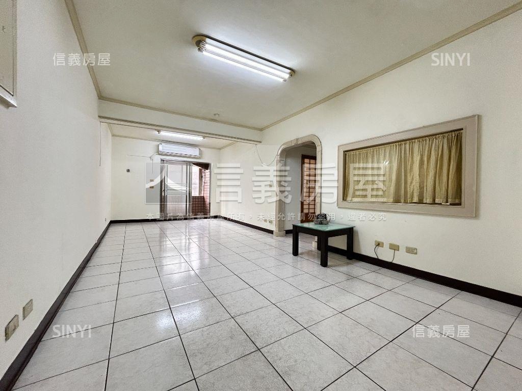三重擎天豪景二樓房屋室內格局與周邊環境