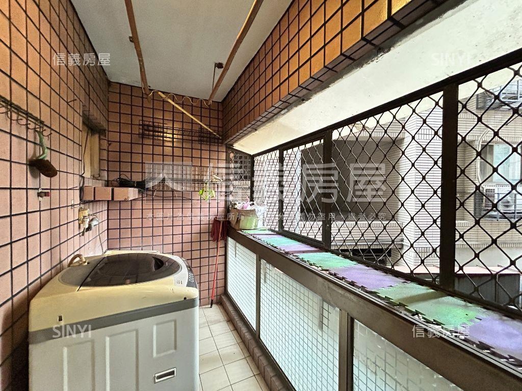 三重擎天豪景二樓房屋室內格局與周邊環境