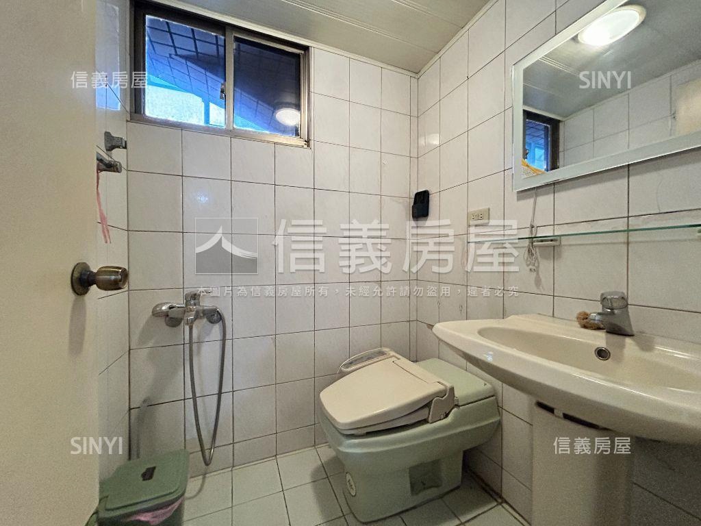 三重擎天豪景二樓房屋室內格局與周邊環境