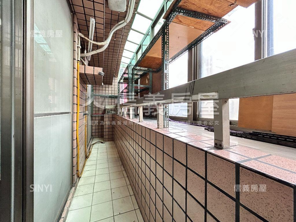 三重擎天豪景二樓房屋室內格局與周邊環境