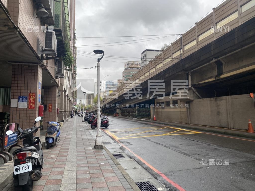 三重擎天豪景二樓房屋室內格局與周邊環境