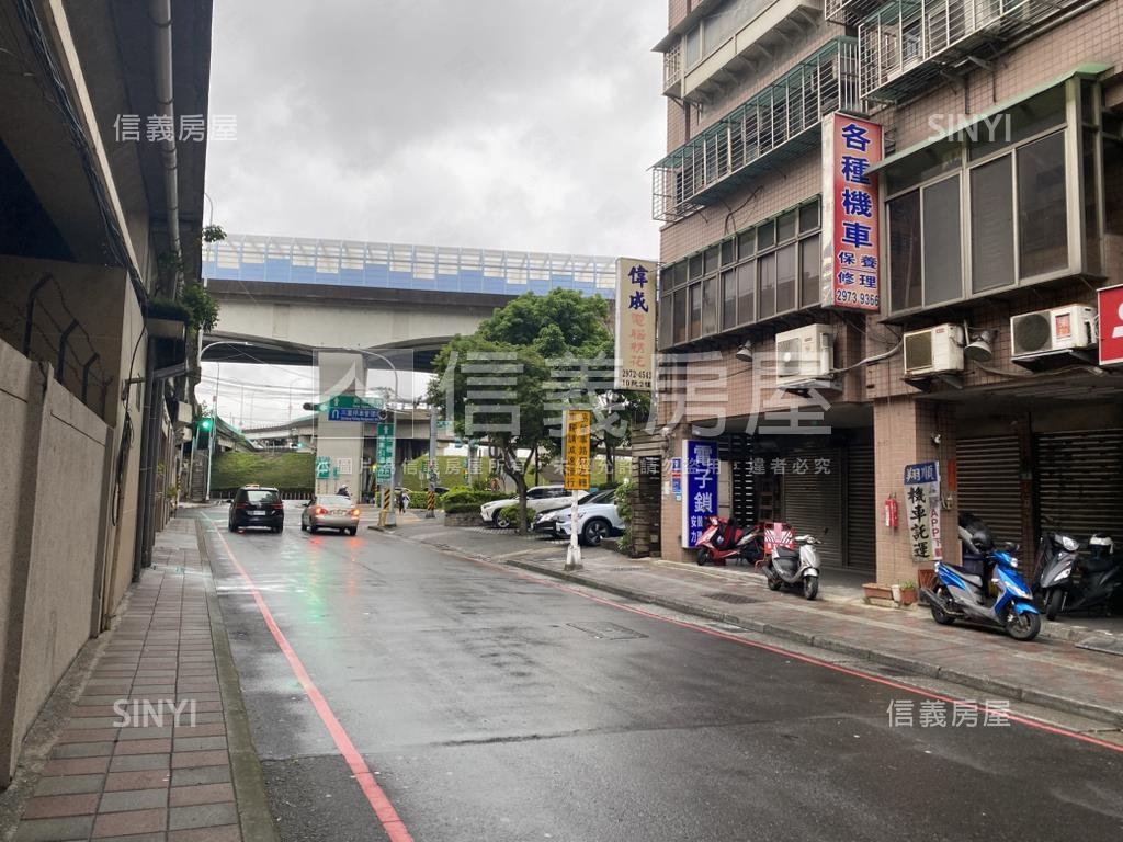 三重擎天豪景二樓房屋室內格局與周邊環境